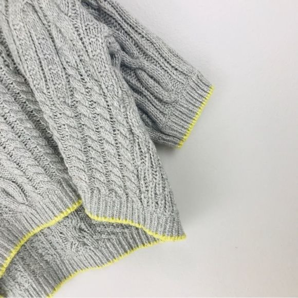 VICTORIA’S SECRET Wool Blend Contrast Trim Cropped Cable Knit Sweater Size XS - Picture 3 of 8